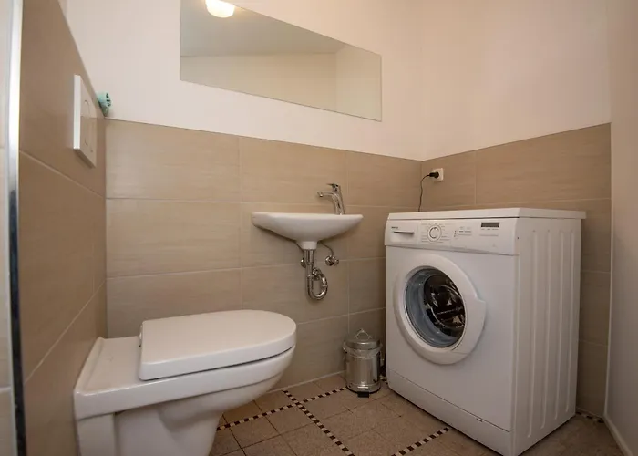 Eliese In Lägenhet Suhl